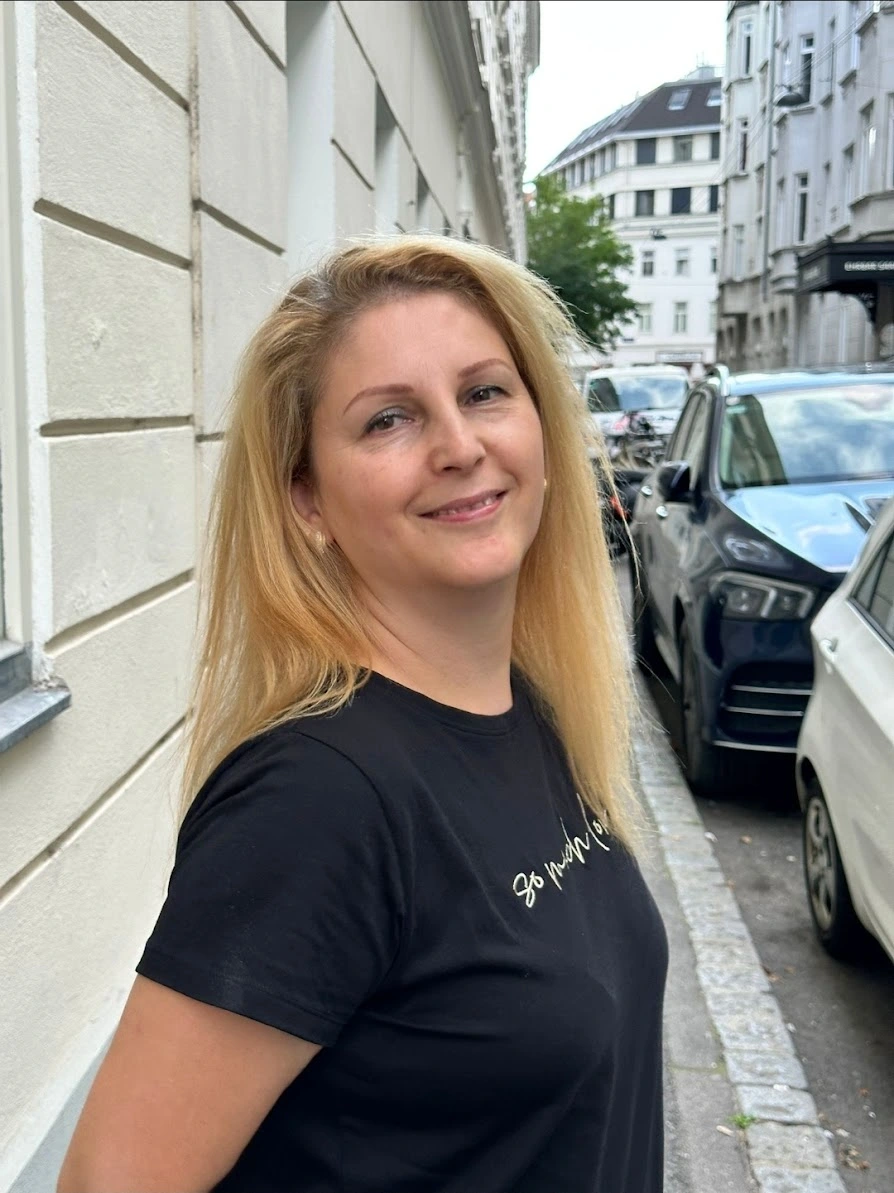 Krisi Mileva, Inhaberin von MK Klavier Art